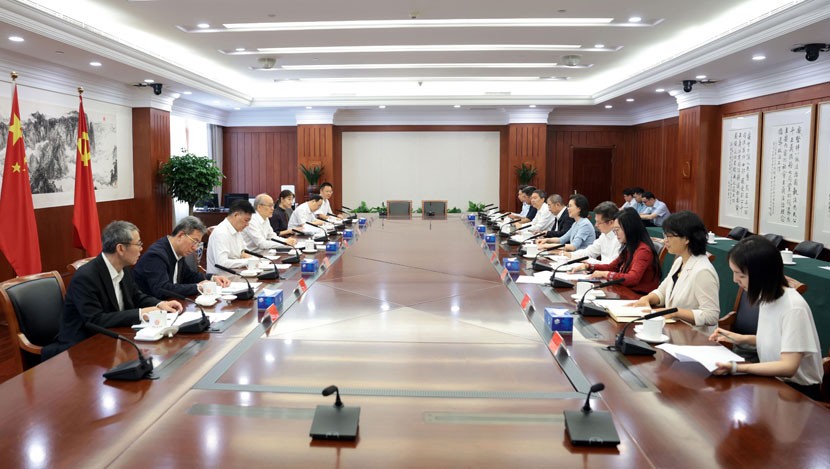 携手共促民营经济健康发展