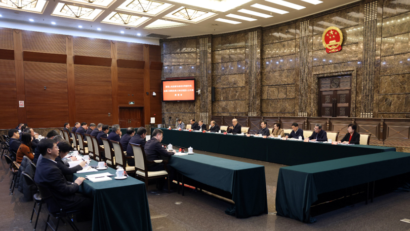 主动听取意见 真诚凝聚共识