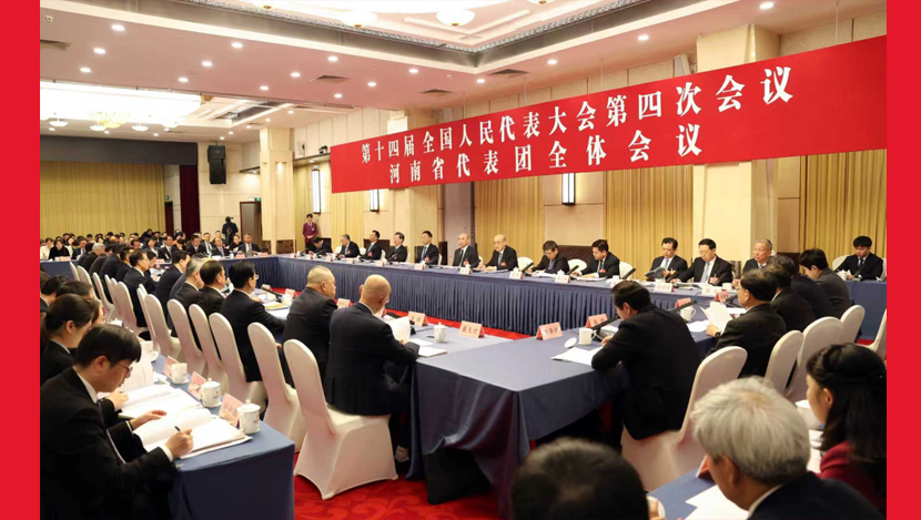 彰显制度优势，坚定制度自信