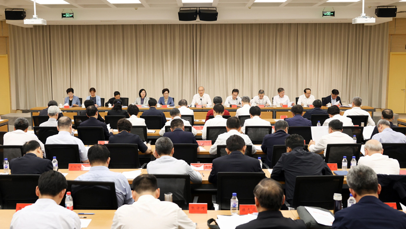 带头抓落实：以上率下、统筹协调、攻坚克...