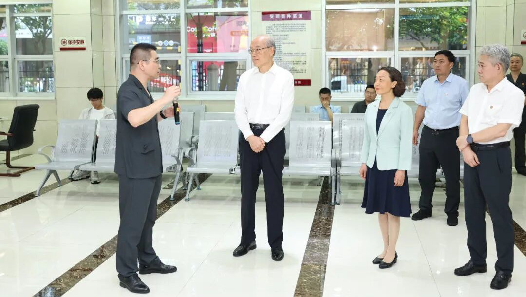 “关键少数”：成为“政治家”，做好“管...
