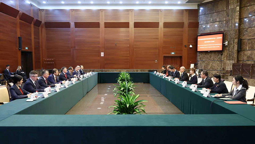 张军会见俄罗斯联邦最高法院院长克拉斯诺...